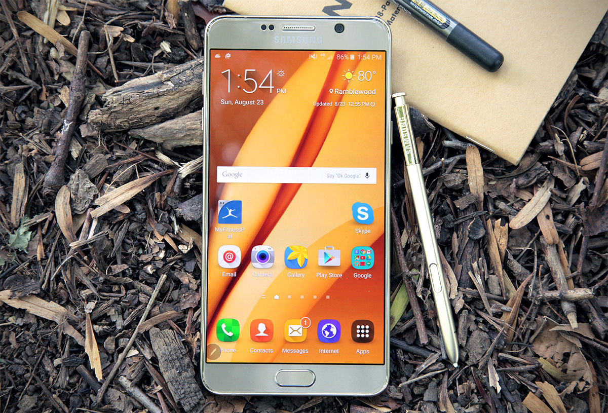 Galaxy Note 5 là một trong những smartphone hot nhất hiện nay có màn hình Super AMOLED rộng 5,7 inch