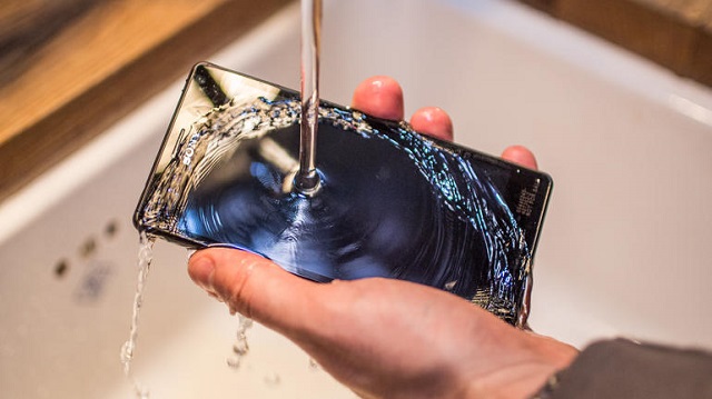 Smartphone hot nhất Sony Xperia M4 Aqua chống chịu nước cực tốt