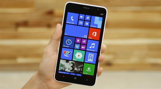 Lumia 1320 là smartphone giá rẻ có thiết kế sặc sỡ nhiều màu sắc nổi bật