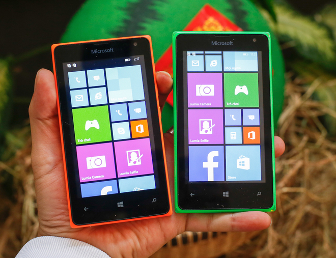 Lumia 435 và Lumia 535 là hai smartphone giá rẻ có thiết kế cứng cáp, cấu hình mạnh là sự lựa chọn hoàn hảo cho các cặp đôi