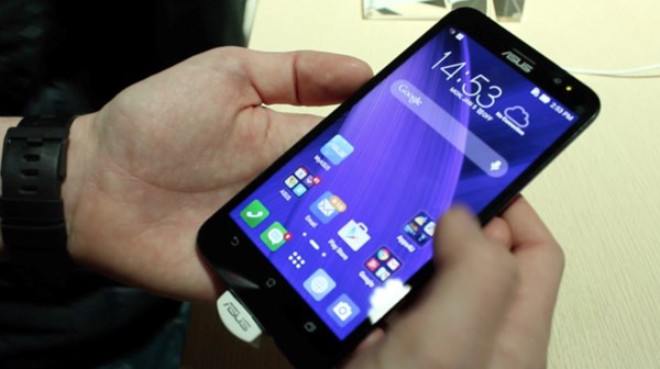 Zenfone 2 là mẫu smartphone giá rẻ gây sốt trên thị trường di động Việt Nam