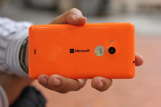 Lumia 535 là smartphone giá rẻ có cấu hình mạnh mẽ và dung lượng pin ấn tượng