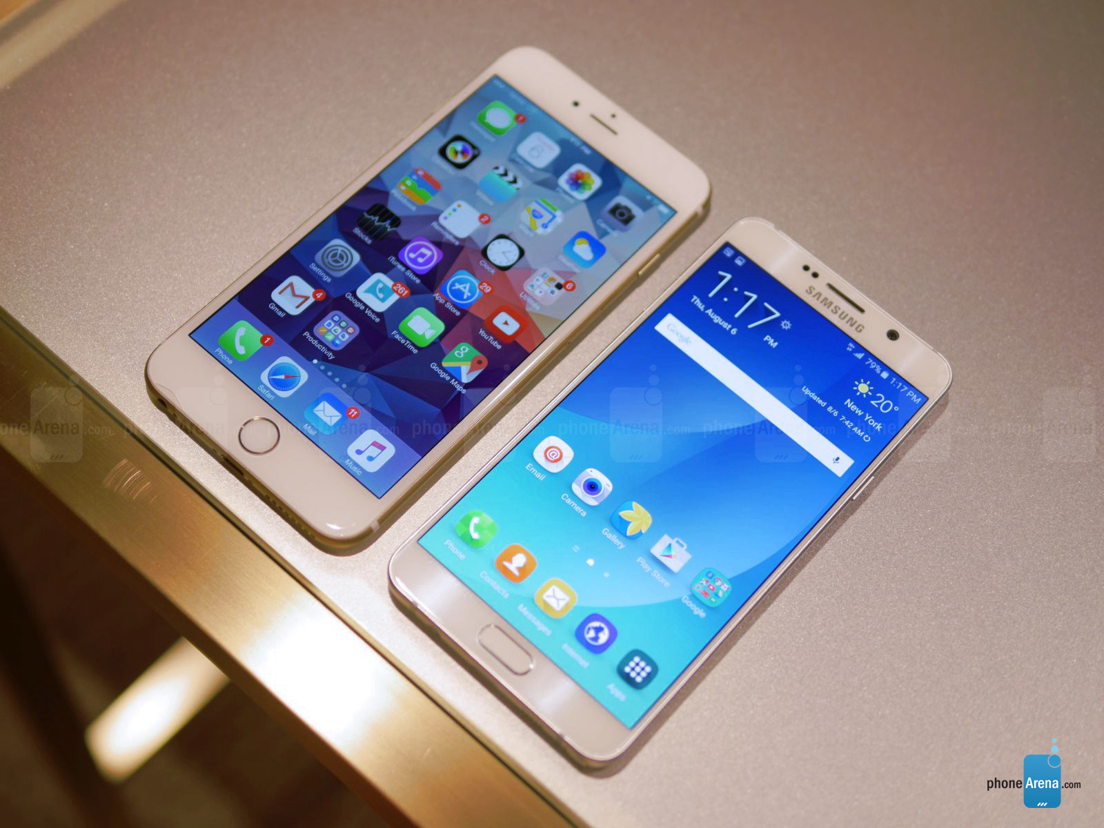 Hai dòng smartphone hot nhất này tượng trưng cho hai thế lực của ngành công nghiệp điện thoại là Samsung và Apple