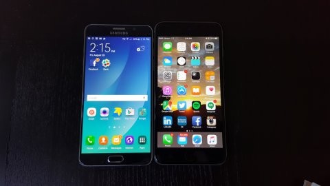 Samsung Galaxy Note 5 sử dụng Android 5.1.1 còn iPhone 6 Plus đang dùng iOS 8.4