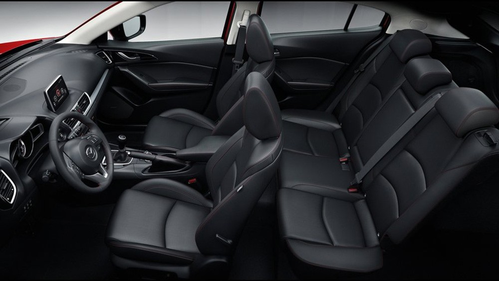 Mazda 3 vẫn sở hữu không gian nội thất rộng rãi nhờ chiều dài cơ sở của xe tăng lên đáng kể