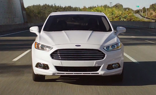 Thế mạnh của Ford Fusion 2015 khi so sánh xe ô tô nằm ở động cơ EcoBoost 4 xi-lanh
