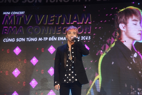 Việc Sơn Tùng M-TP trở thành đại diện của Việt Nam  tranh đua tại Lễ trao giải MTV EMA 2015 làm dấy lên nhiều ý kiến trái chiều