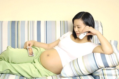 Sử dụng điện thoại nhiều bà bầu có thể sinh trẻ chậm phát triển trí tuệ