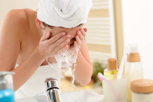 Sữa rửa mặt có thể gây lở loét, nhiễm trùng da