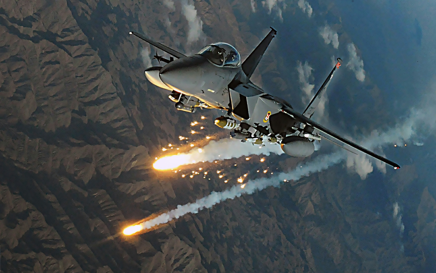 Tiêm kích F-15 đánh giá là một trong những máy bay chiến đấu có khả năng cơ động tốt nhất thế giới