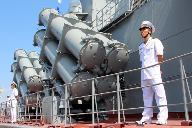 Tàu tên lửa tấn công nhanh Molniya là tàu chiến Việt Nam tự đóng và được trang bị nhiều vũ khí quân sự hiện đại