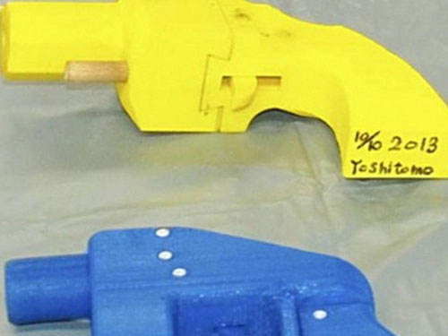 Hai khẩu súng làm từ máy in 3D do cảnh sát Nhật tịch thu từ nhà riêng của Imura