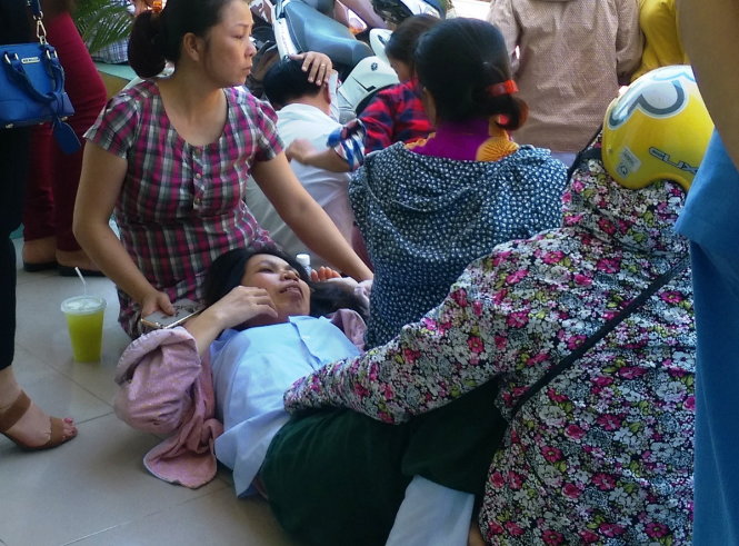 Vụ tai nạn chết đuối khiến chị Nguyễn Thị Nhung vật vã đến lịm người vì khóc thương con