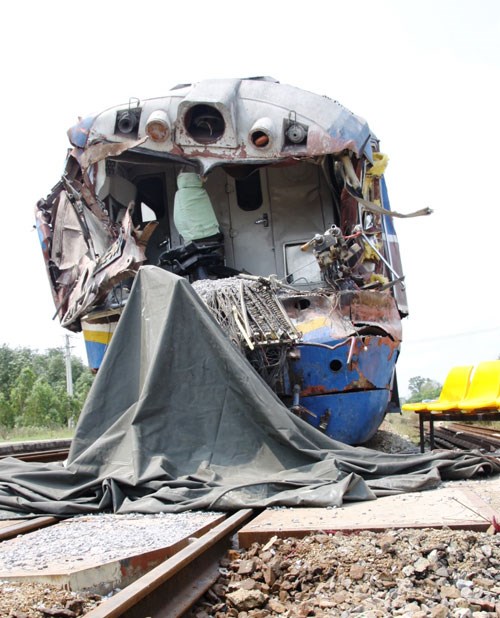 Khởi tố tai nạn đường sắt khiến lái tàu tử vong, ba toa tàu trật bánh