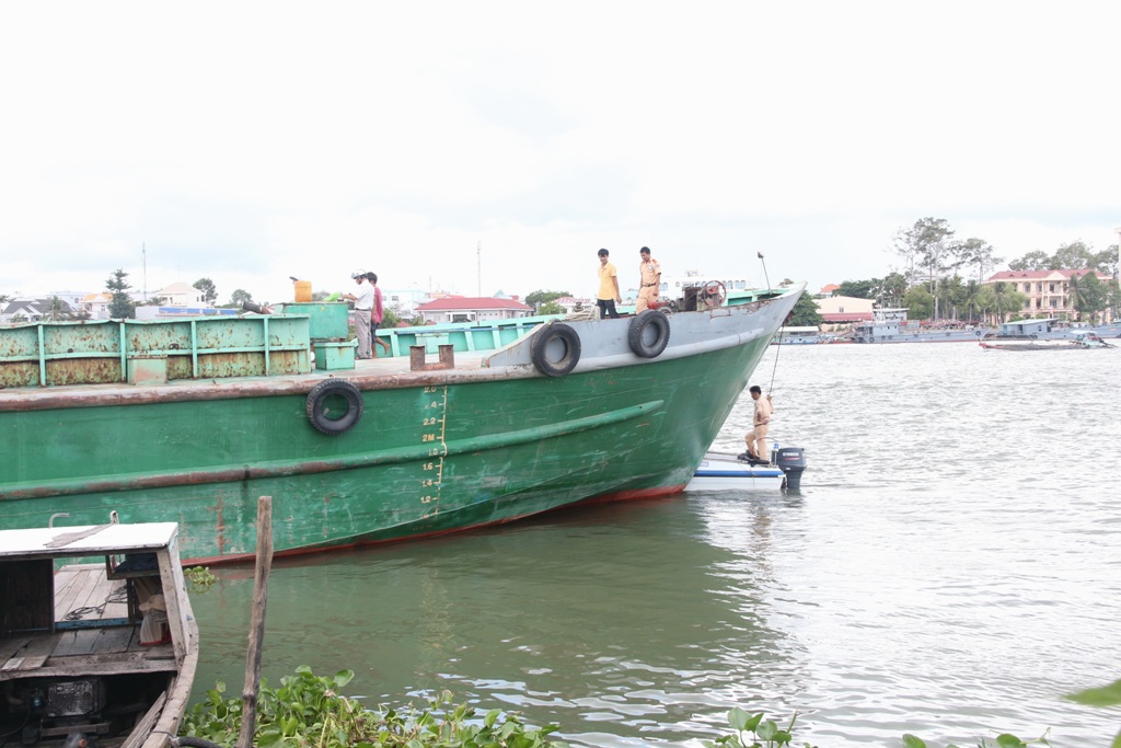 An Giang: Gia đình tan tác vì tai nạn trên sông Hậu