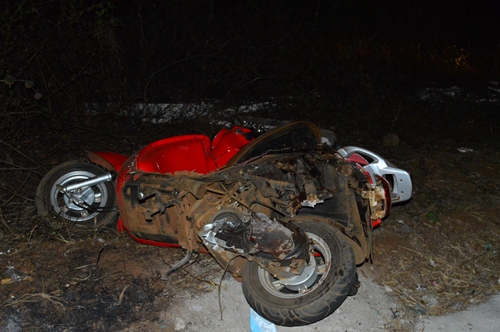 Chiếc xe máy vỡ nát sau vụ tai nạn giao thông