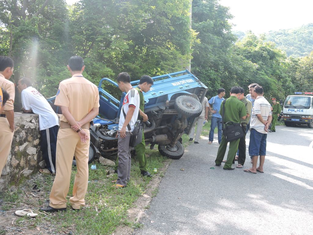 Hiện trường vụ tai nạn giao thông kinh hoàng trên đường lên Suối Tiên