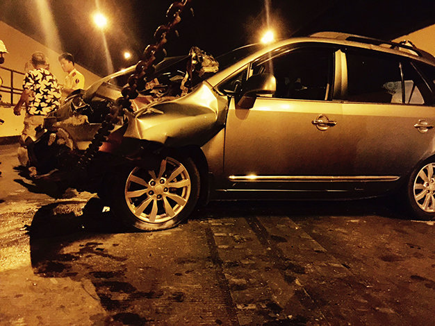 Các xe ô tô hư hỏng nặng tại hiện trường vụ tai nạn liên hoàn trong hầm Hải Vân
