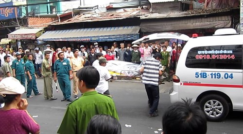 Hiện trường tai nạn giao thông khiến người phụ nữ chết thảm giữa phố