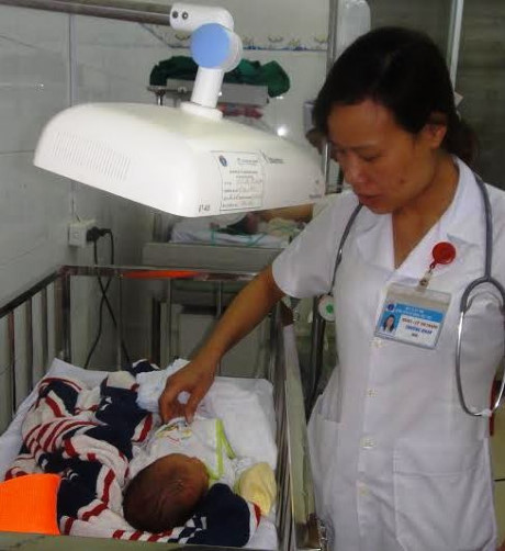 Cháu bé được cứu sống sau khi người mẹ tử vong do tai nạn giao thông ở Hà Tĩnh vào ngày 12/4