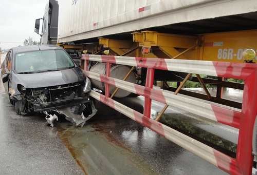 Hiện trường tai nạn giao thông khiến tài xế bị kéo lê 50m
