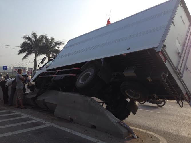 Hiện trường vụ tai nạn giao thông tại Quảng Xương, Thanh Hóa