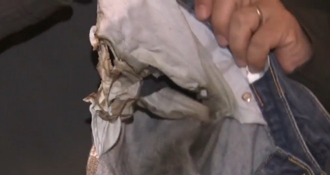 Chiếc quần jeans bị cháy nham nhở của ông Rocky sau vụ tai nạn hy hữu iPhone 6 Plus bốc cháy ngay trong túi quần