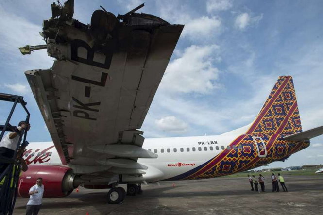Phần cánh máy bay hãng Batik Air bị cháy đen sau vụ tai nạn hy hữu tương tự vào tối 4/4 tại sân bay Halim Perdanakusuma