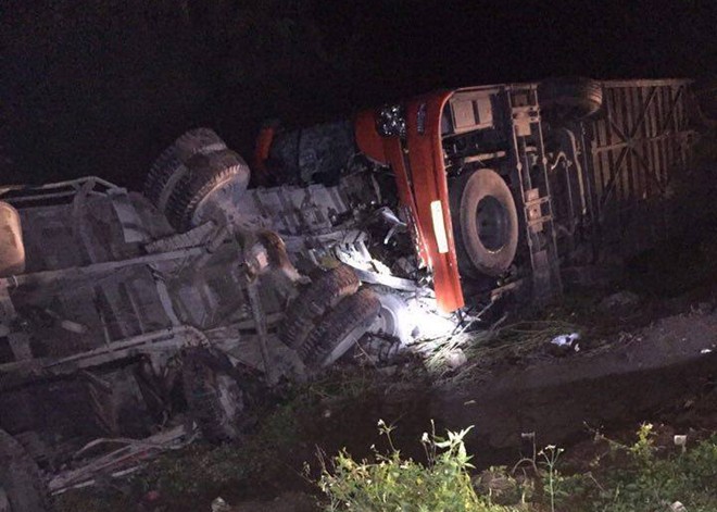Hiện trường vụ tai nạn kinh hoàng trên cao tốc Pháp Vân – Cầu Giẽ vào tối ngày 7/12