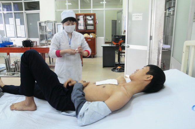 Nạn nhân nhập viện do sự cố pháo hoa giao thừa ở Quảng Ngãi