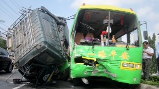 Hiện trường vụ tai nạn xe khách mới nhất ở tỉnh Tiền Giang