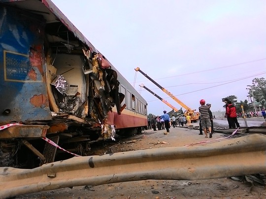 Hiện có 1 người chết, 5 người bị thương nặng trong vụ tai nạn đường sắt kinh hoàng này