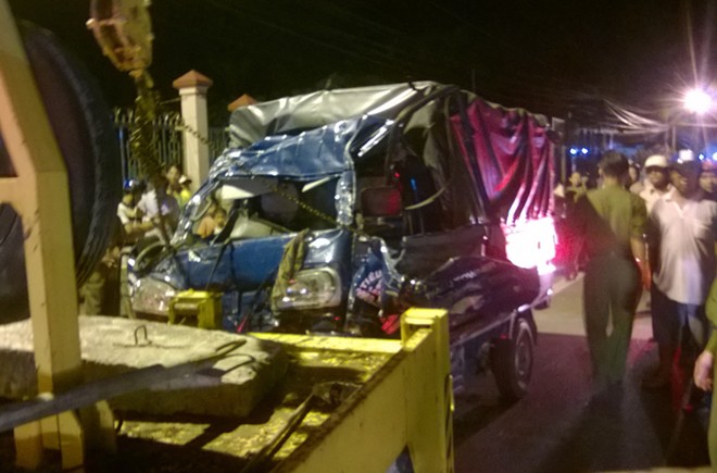 Tới 20 h tối qua lực lượng chức năng mới giải tỏa được vụ tai nạn nghiêm trọng ở Cà Mau