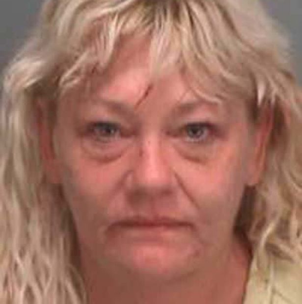Bà Jeanette Callahan đã tấn công bạn tù vì người này 'xì hơi' nặng mùi gần bà