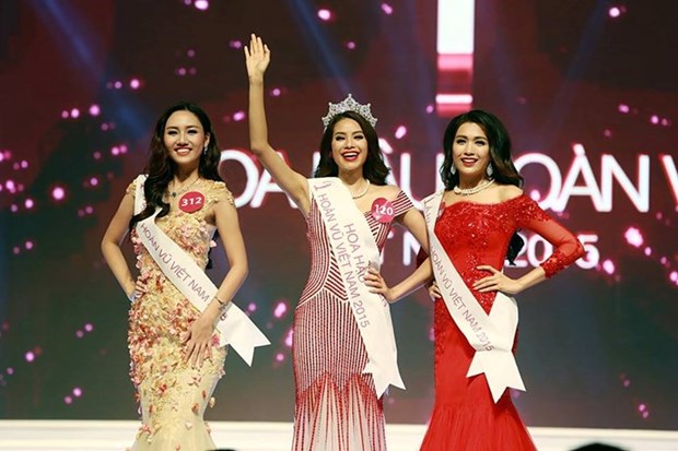 Người đẹp Phạm Thị Hương đã giành được vương miện Hoa hậu hoàn vũ Việt Nam 2015 vào tối 3/10