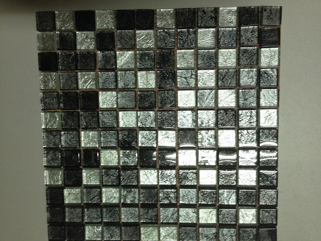 Gạch mosaic có khả năng chống tổn thương hóa chất nên tuổi thọ nó khá là lâu