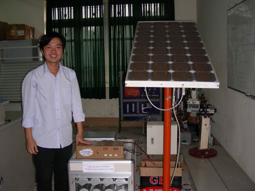 Ph&uacute;c b&ecirc;n m&aacute;y ấp trứng bằng năng lượng mặt trời của m&igrave;nh