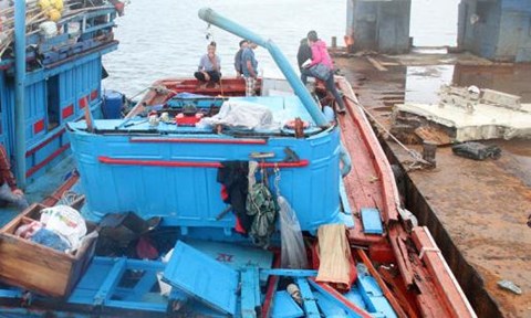 Tàu cá Quảng Ngãi bị hư hỏng nặng, thiệt hại lên đến 3,5 tỷ đồng