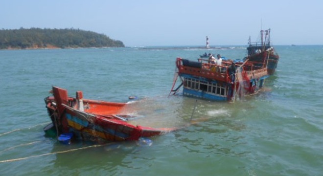 May mắn là các ngư dân trên tàu cá Quảng Ngãi gặp nạn đều an toàn