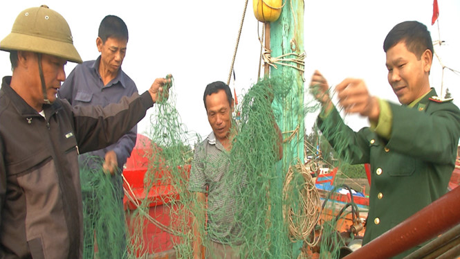 Những cheo lưới của ngư dân Quảng Trị bị phá nát do neo của tàu cá ngư dân Trung Quốc