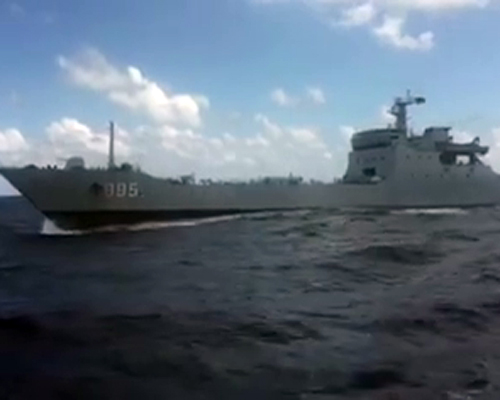 Tàu chiến 995 của Trung Quốc được cho là chĩa súng đe dọa tàu Việt Nam