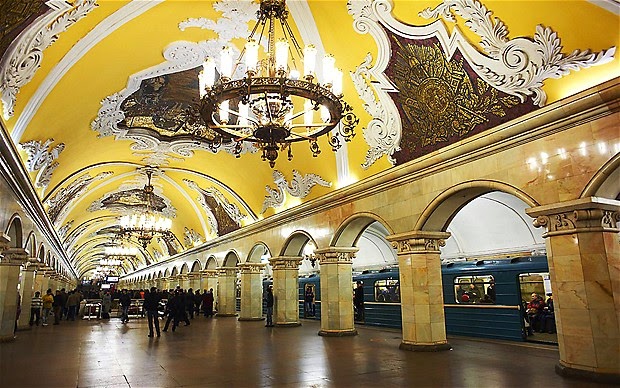 Trạm tàu điện ngầm với thiết kế như cung điện