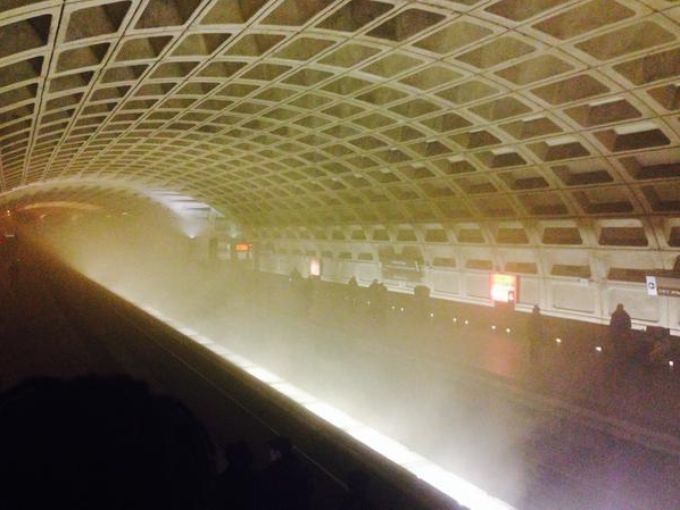 Một ga tàu điện ngầm của Mỹ bị ngập trong khói khiến hàng chục người bị thương