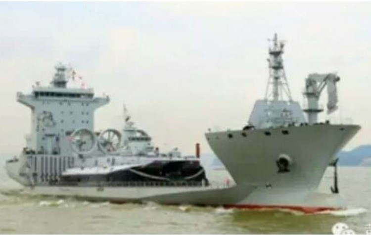 Hình ảnh được cho là tàu đổ bộ cơ động H1183 của Trung Quốc