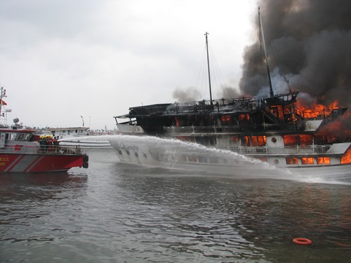 Đã xác định nguyên nhân ban đầu vụ cháy tàu tại Quảng Ninh