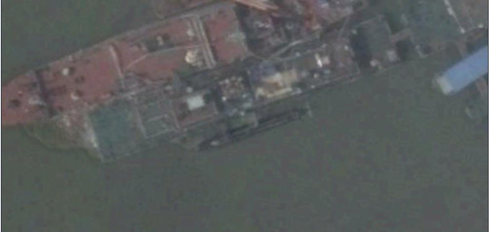 Hình ảnh được cho là tàu ngầm bí mật của Trung Quốc tại cảng Vũ Xương