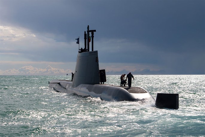 Tàu ngầm hạt nhân Tridente của Bồ Đào Nha vô tình mắc lưới tàu cá Pháp