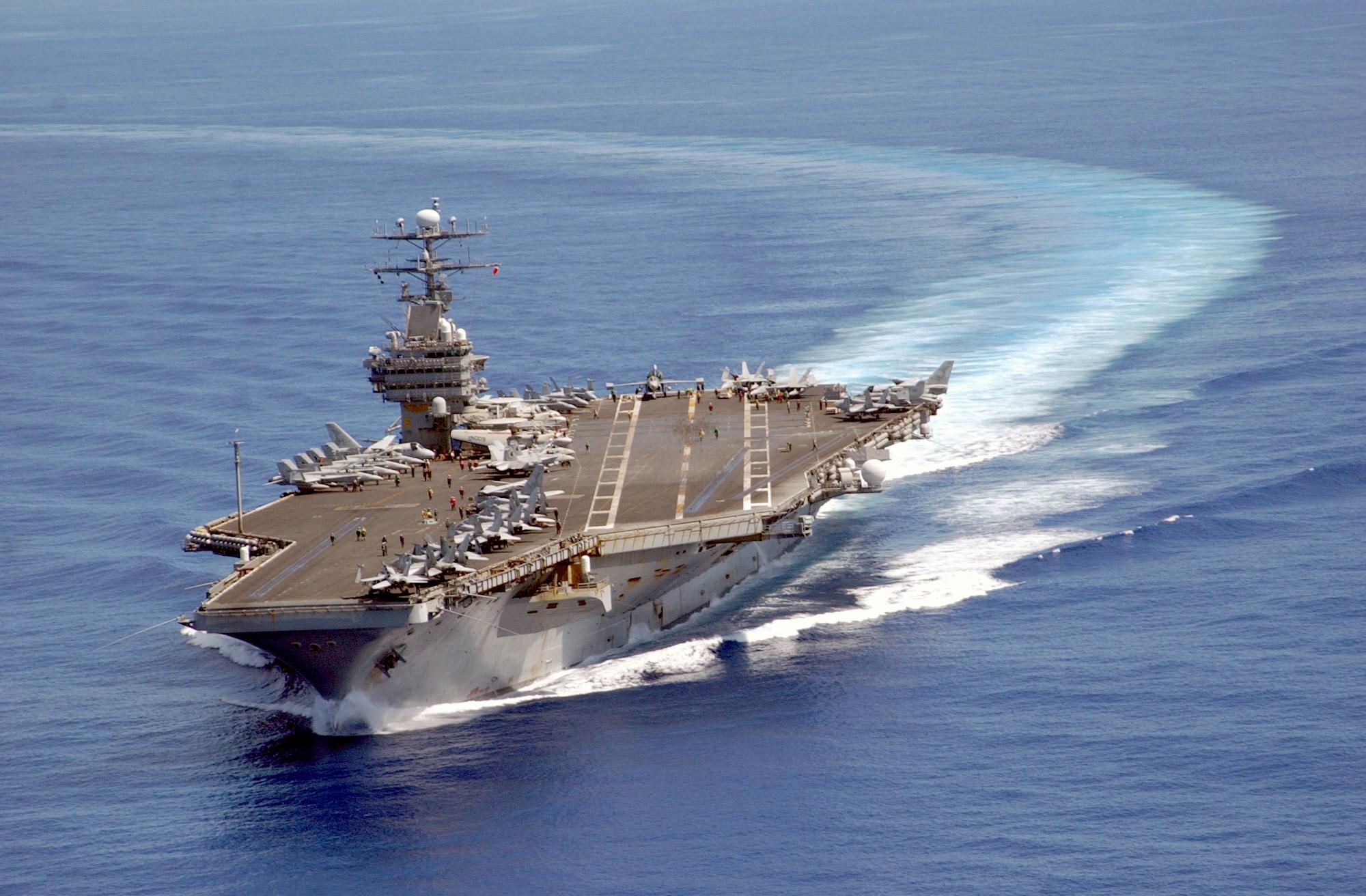 Tàu sân bay USS Carl Vinson (CVN-70) chạy bằng năng lượng hạt nhân lớp Nimitz đây là chiếc thứ 3 trong loạt 10 chiếc của lớp này