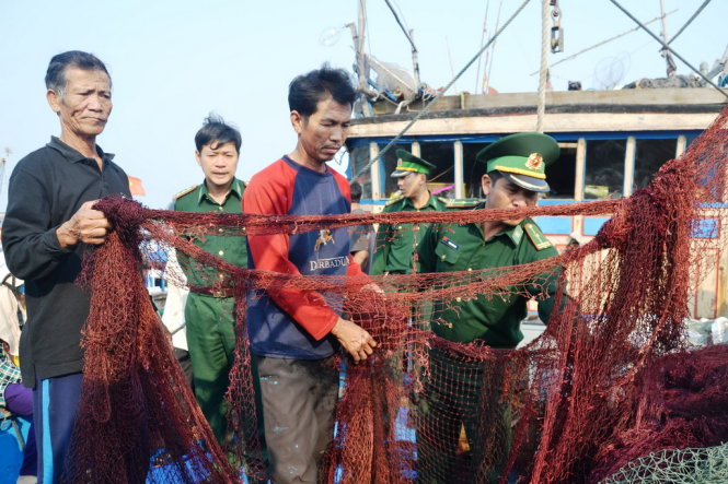 Lưới đánh cá trên tàu bị tàu hải cảnh Trung Quốc cắt nát