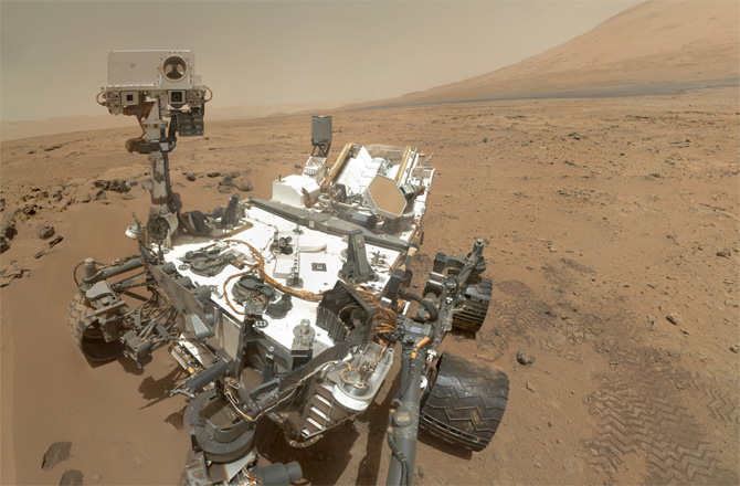 Robot trên tàu vũ trụ Nasa có thể thực hiện 'nhặt' đá trên tiểu hành tinh